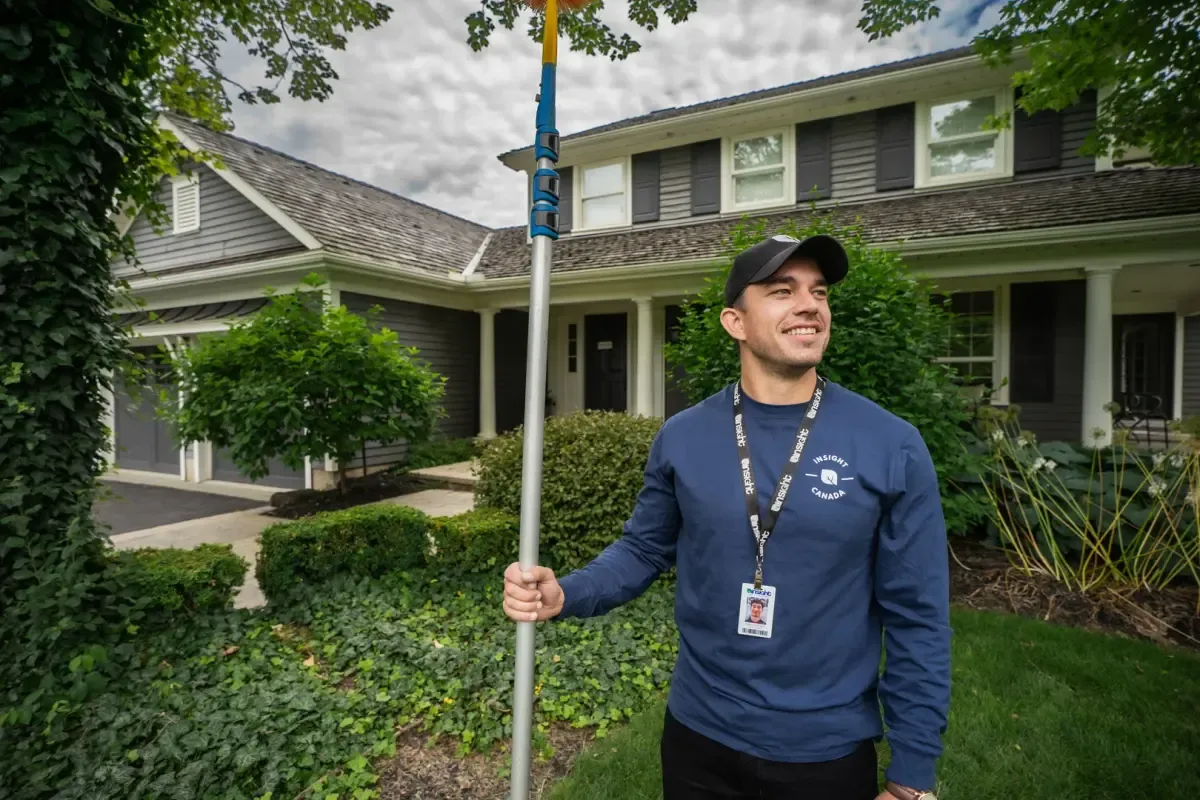 Pest control technician in Gold Coast